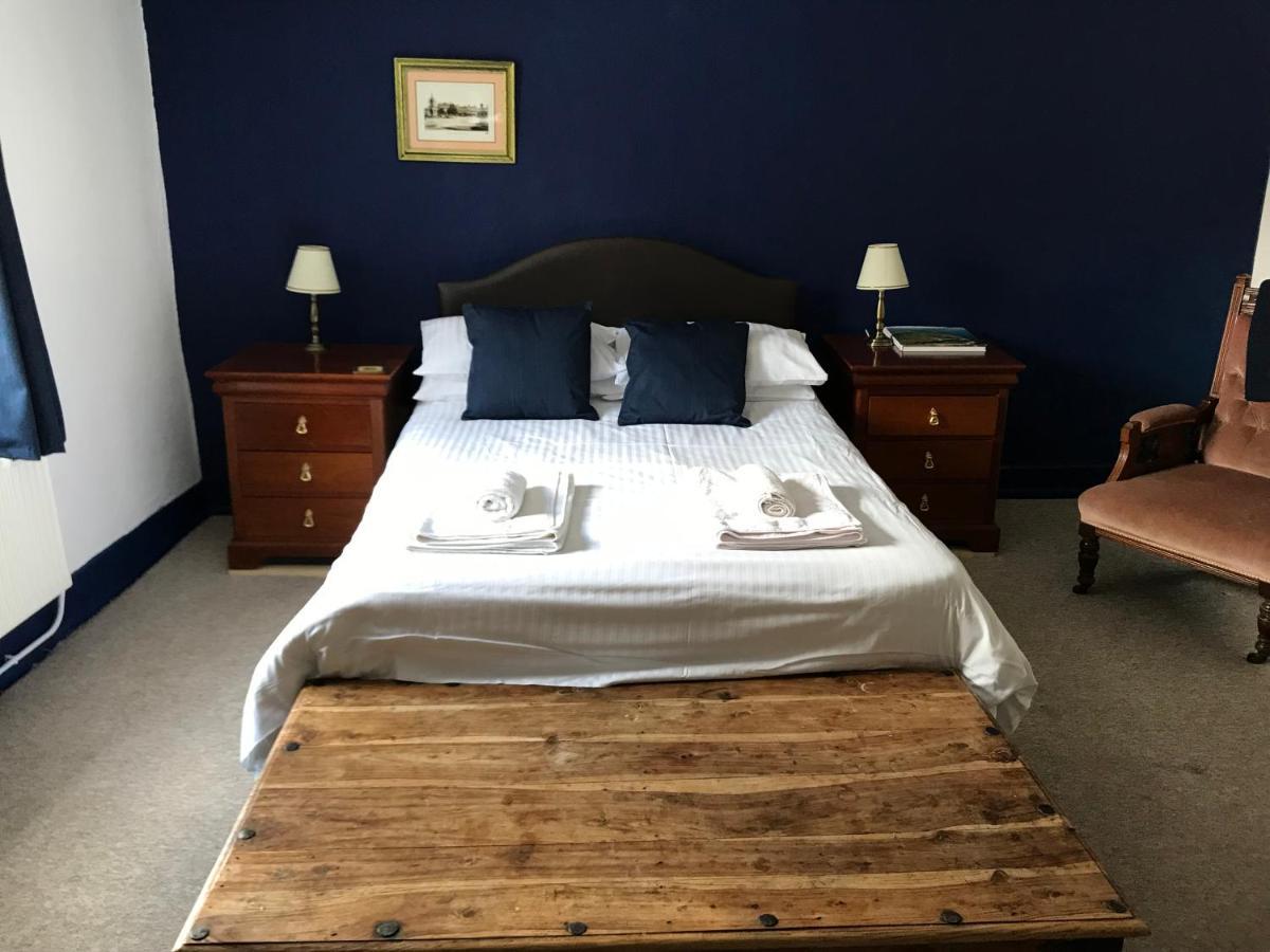 The White Bear Bed & Breakfast Девизес Екстериор снимка