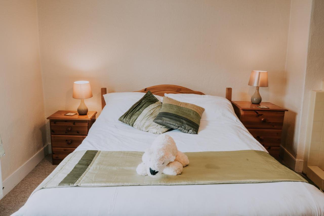 The White Bear Bed & Breakfast Девизес Екстериор снимка