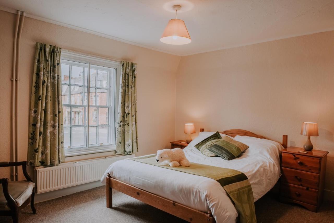 The White Bear Bed & Breakfast Девизес Екстериор снимка