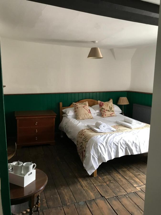 The White Bear Bed & Breakfast Девизес Екстериор снимка