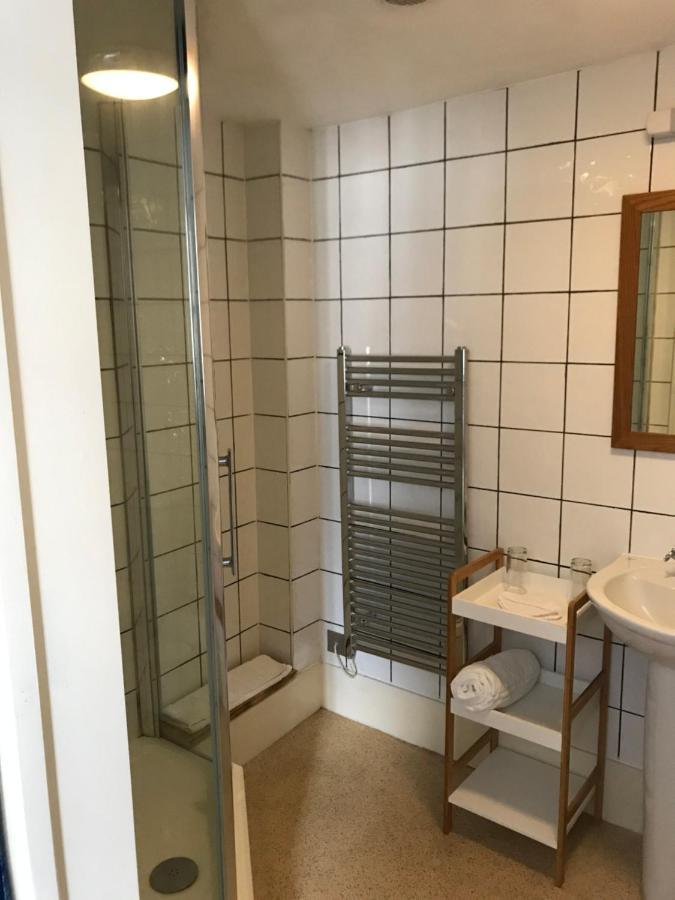 The White Bear Bed & Breakfast Девизес Екстериор снимка