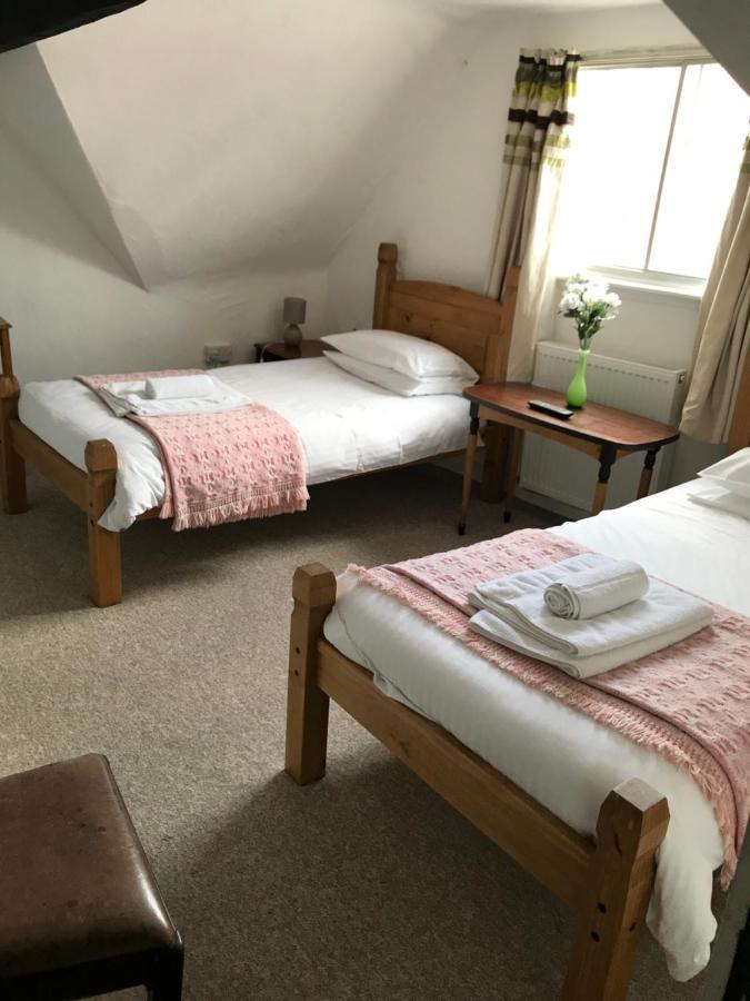 The White Bear Bed & Breakfast Девизес Екстериор снимка